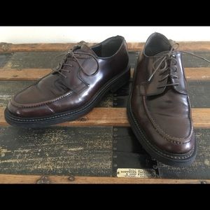 Men's brown leather dress shoe